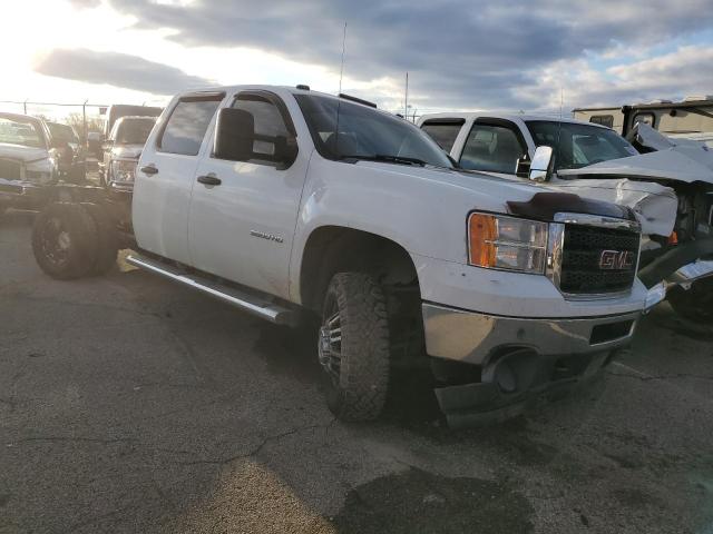 1GD422CL4CF197913 - 2012 GMC SIERRA K35 WHITE photo 4