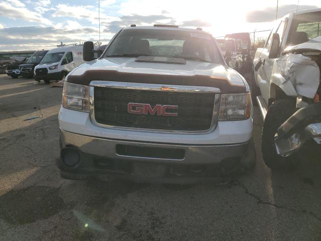 1GD422CL4CF197913 - 2012 GMC SIERRA K35 WHITE photo 5