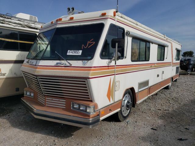 10T9M9A55D1021528 - 1983 OSHKOSH MOTOR TRUCK CO. CONVENTION WHITE photo 2