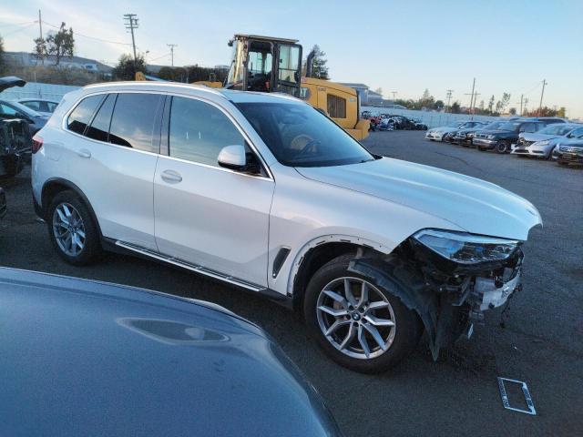 5UXCR6C52KLL07120 - 2019 BMW X5 XDRIVE4 WHITE photo 4