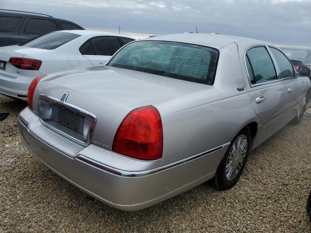 2LNBL8CV7AX631302 - 2010 LINCOLN TOWN CAR S SILVER photo 3