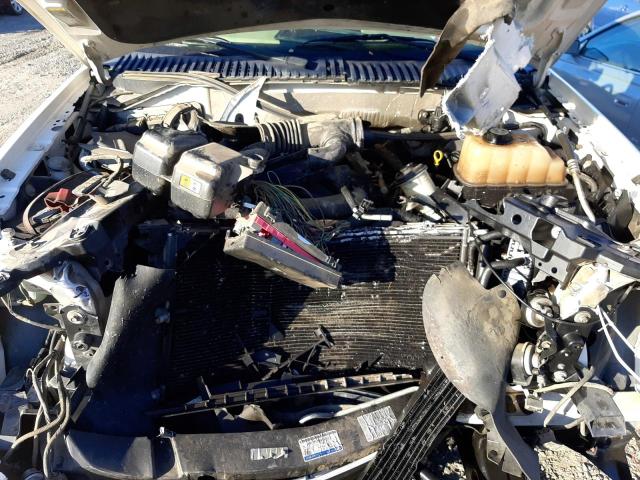 5LMFU28597LJ23999 - 2007 LINCOLN NAVIGATOR თეთრი ფოტო 11