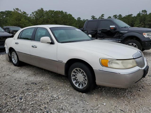 1LNHM82W3YY766031 - 2000 LINCOLN TOWN CAR S WHITE photo 4