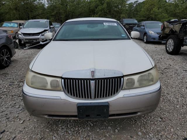 1LNHM82W3YY766031 - 2000 LINCOLN TOWN CAR S WHITE photo 5