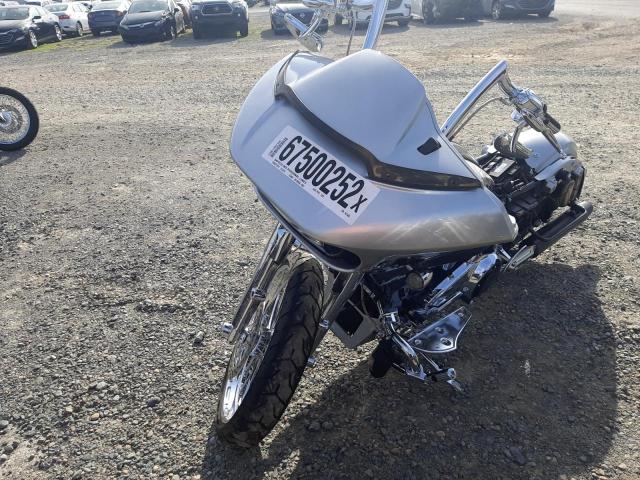 1HD1TCL36KB951330 - 2019 HARLEY-DAVIDSON FLTRXSE SILVER photo 2