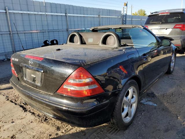 WDBKK65F71F181176 - 2001 MERCEDES-BENZ SLK 320 BLACK photo 4