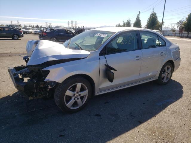 3VW1K7AJ9DM412612 - 2013 VOLKSWAGEN JETTA BASE 银色 照片 1