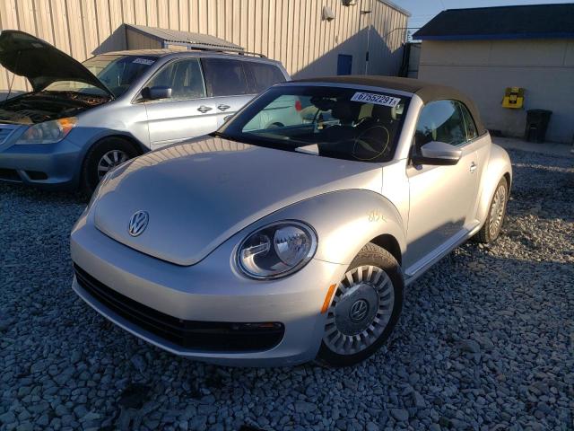 3VW517AT5GM808238 - 2016 VOLKSWAGEN BEETLE S/S 银色 照片 2