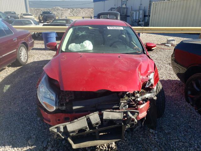 1FAHP3M28CL215128 - 2012 FORD FOCUS RED photo 5