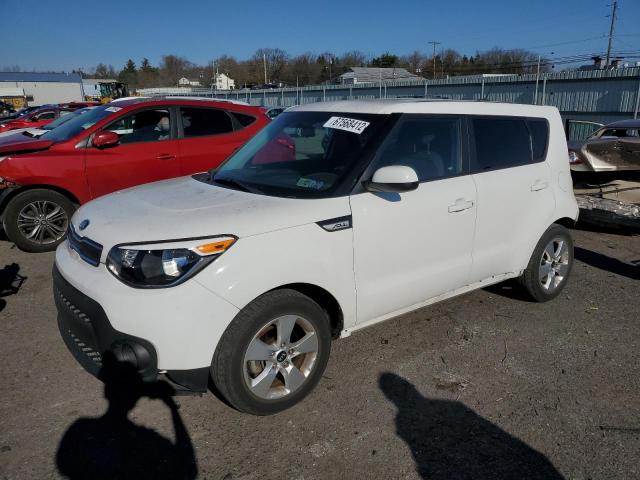 KNDJN2A21J7565545 - 2018 KIA SOUL WHITE photo 1