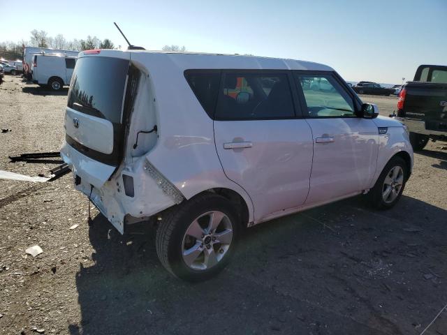 KNDJN2A21J7565545 - 2018 KIA SOUL WHITE photo 3