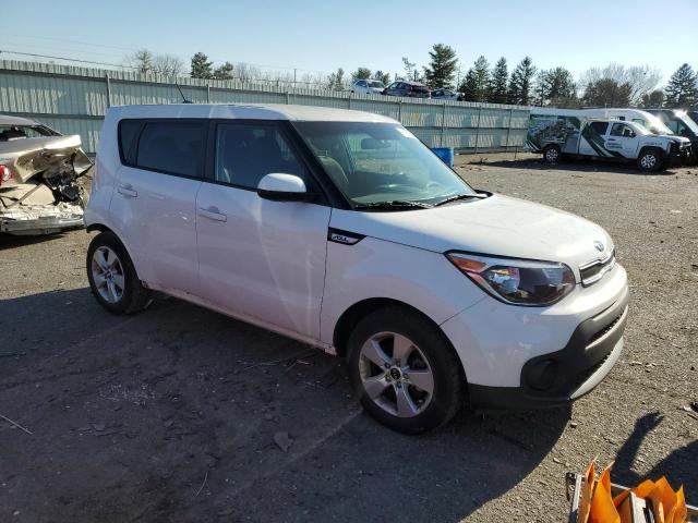 KNDJN2A21J7565545 - 2018 KIA SOUL WHITE photo 4