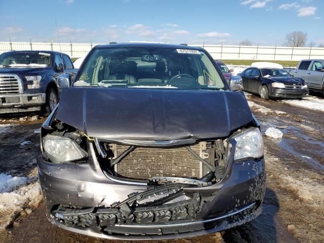 2C4RC1CG3FR554029 - 2015 CHRYSLER TOWN & COU BROWN photo 5