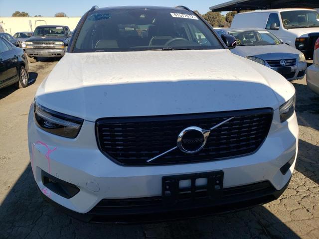 YV4AC2HM7M2481404 - 2021 VOLVO XC40 T4 R- WHITE photo 5