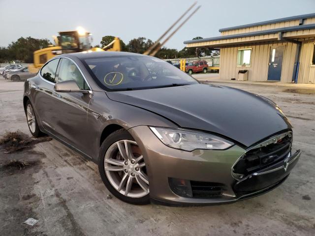 5YJSA1S25FF090945 - 2015 TESLA MODEL S 70 GRAY photo 4