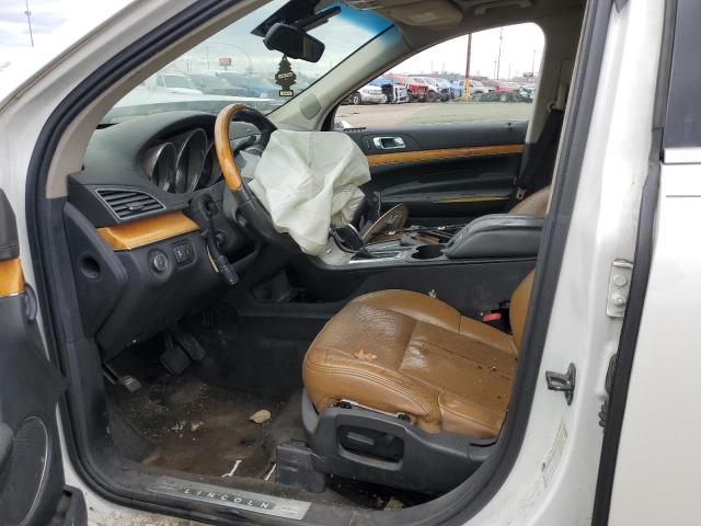 2LMHJ5AR4ABJ17221 - 2010 LINCOLN MKT WHITE photo 7