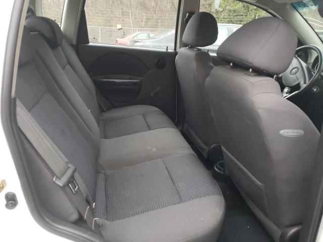 KL1TD66646B672809 - 2006 CHEVROLET AVEO BASE WHITE photo 10