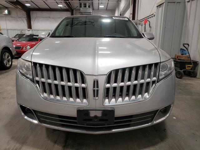 2LMHJ5AT0CBL54125 - 2012 LINCOLN MKT SILVER photo 5