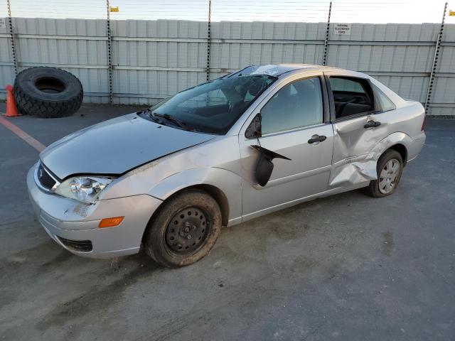 1FAHP34N07W188523 - 2007 FORD FOCUS ZX4 SILVER photo 1