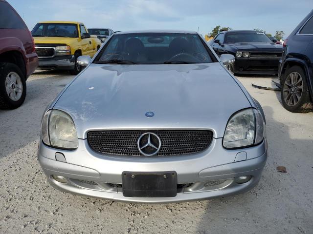 WDBKK65F31F202623 - 2001 MERCEDES-BENZ SLK 320 SILVER photo 5