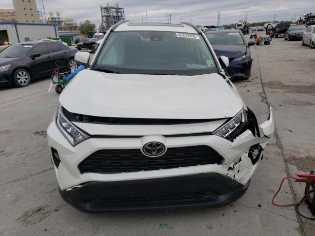 2T3C1RFV7MW106304 - 2021 TOYOTA RAV4 XLE P WHITE photo 5