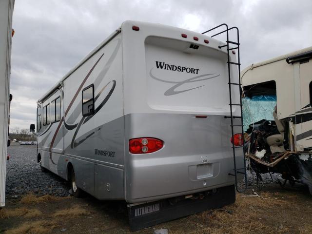 5B4MP67G243397160 - 2005 FOUR MOTORHOME WHITE photo 3