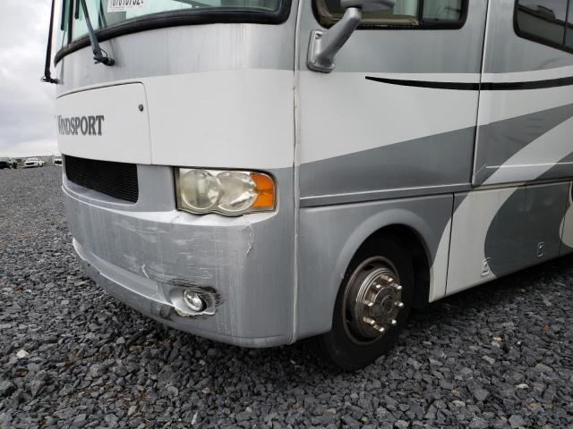 5B4MP67G243397160 - 2005 FOUR MOTORHOME WHITE photo 9