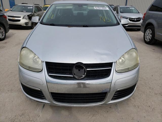 3VWDF71K75M608379 - 2005 VOLKSWAGEN NEW JETTA SILVER photo 5