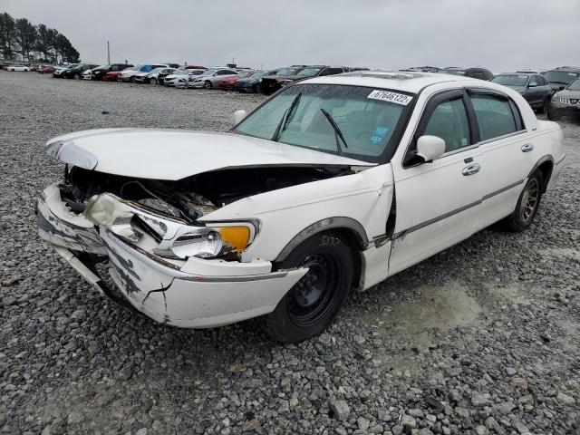 1LNHM82W02Y668016 - 2002 LINCOLN TOWN CAR S WHITE photo 1