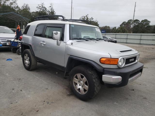 JTEBU11F370087324 - 2007 TOYOTA FJ CRUISER SILVER photo 4