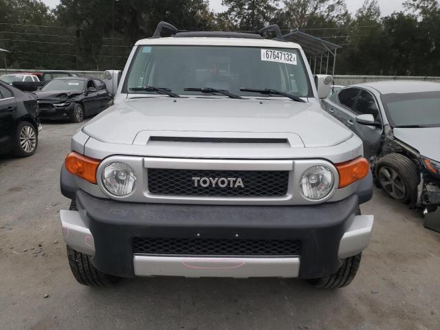 JTEBU11F370087324 - 2007 TOYOTA FJ CRUISER SILVER photo 5