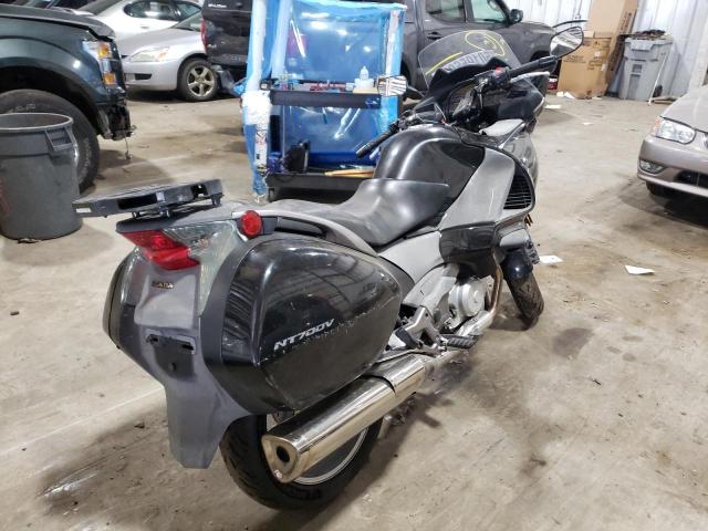 ZDCRC5957BF010186 - 2011 HONDA NT700 V BLACK photo 4