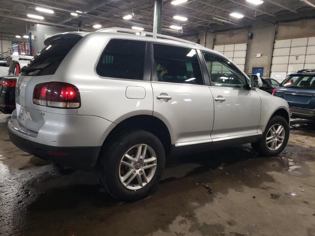 WVGBF7A92AD003002 - 2010 VOLKSWAGEN TOUAREG V6 SILVER photo 3