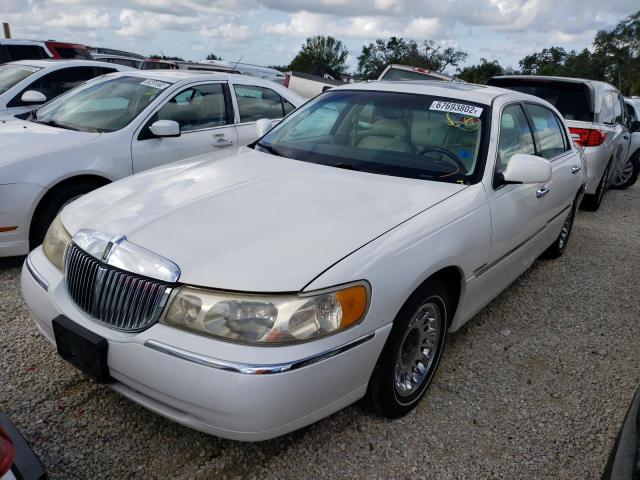 1LNFM83W3WY706611 - 1998 LINCOLN TOWN CAR C WHITE photo 1