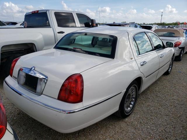 1LNFM83W3WY706611 - 1998 LINCOLN TOWN CAR C WHITE photo 3