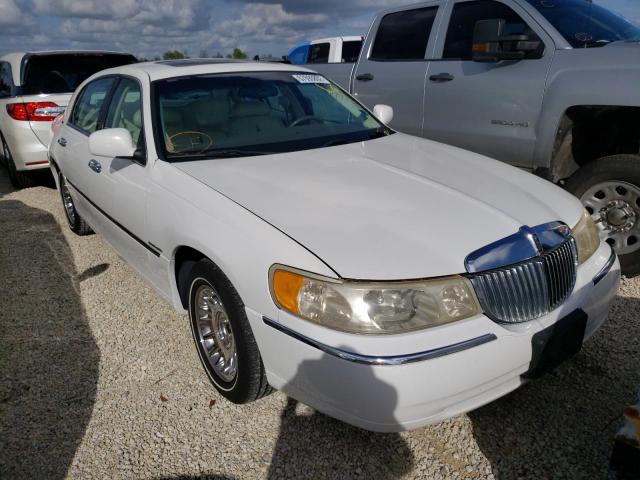 1LNFM83W3WY706611 - 1998 LINCOLN TOWN CAR C WHITE photo 4