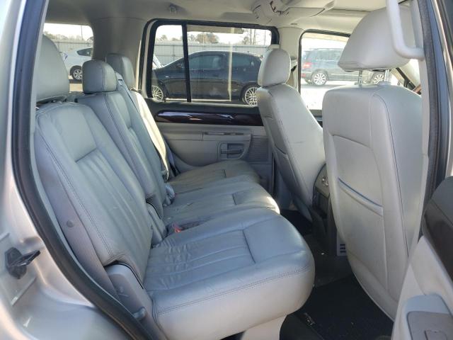 5LMEU88H04ZJ46556 - 2004 LINCOLN AVIATOR 银色 照片 11