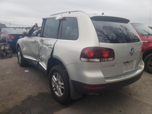 WVGBF7A91AD003394 - 2010 VOLKSWAGEN TOUAREG V6 SILVER photo 2