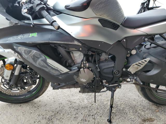 JKBZXJE11JA027056 - 2018 KAWASAKI ZX636 E TWO TONE photo 9