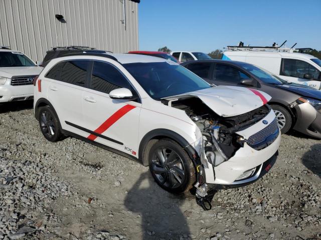 KNDCC3LC5H5055957 - 2017 KIA NIRO EX WHITE photo 4