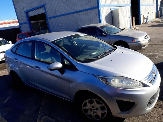 3FADP4BJ1DM185663 - 2013 FORD FIESTA SE SILVER photo 4