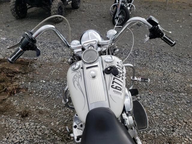 1HD1FRM15DB652227 - 2013 HARLEY-DAVIDSON FLHRC ROAD WHITE photo 5