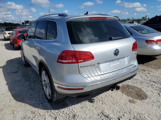 WVGGF7BP0HD001150 - 2017 VOLKSWAGEN TOUAREG EX SILVER photo 2