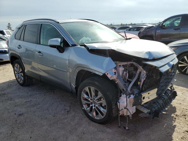 2T3C1RFV5MC133356 - 2021 TOYOTA RAV4 XLE P SILVER photo 4