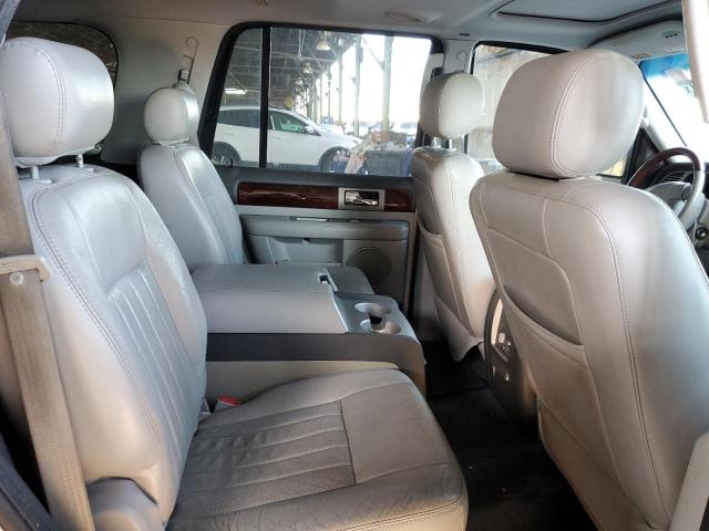 5LMFU28R04LJ37661 - 2004 LINCOLN NAVIGATOR 银色 照片 11