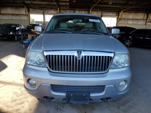 5LMFU28R04LJ37661 - 2004 LINCOLN NAVIGATOR 银色 照片 5