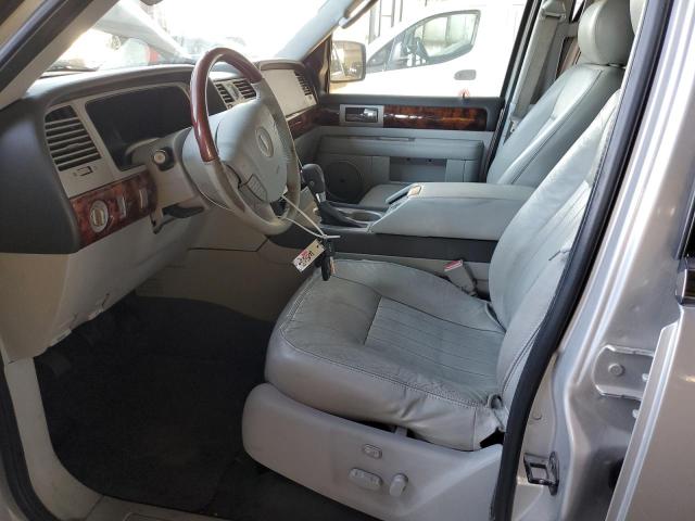 5LMFU28R04LJ37661 - 2004 LINCOLN NAVIGATOR 银色 照片 7