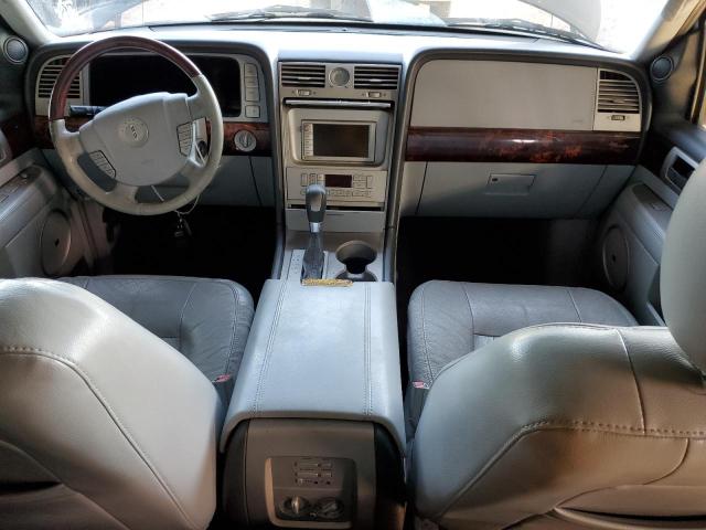 5LMFU28R04LJ37661 - 2004 LINCOLN NAVIGATOR 银色 照片 8