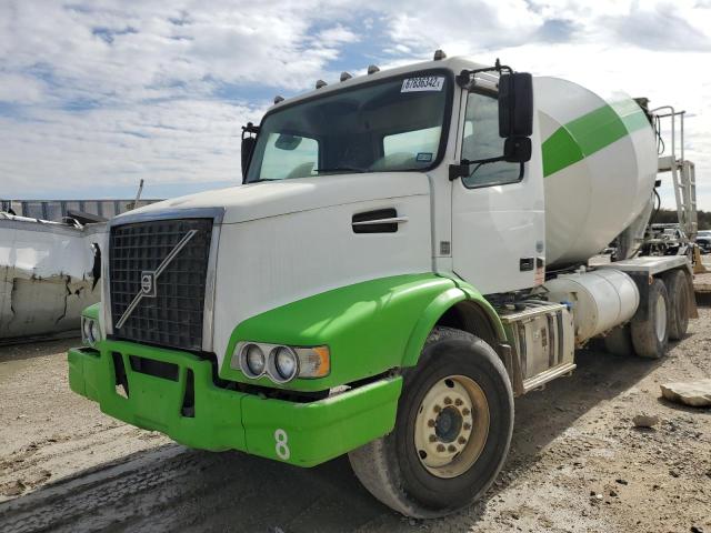 4V5KC9DF5GN945851 - 2016 VOLVO VHD TWO TONE photo 2