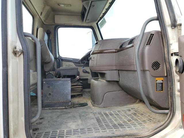 4V5KC9DF5GN945851 - 2016 VOLVO VHD TWO TONE photo 5